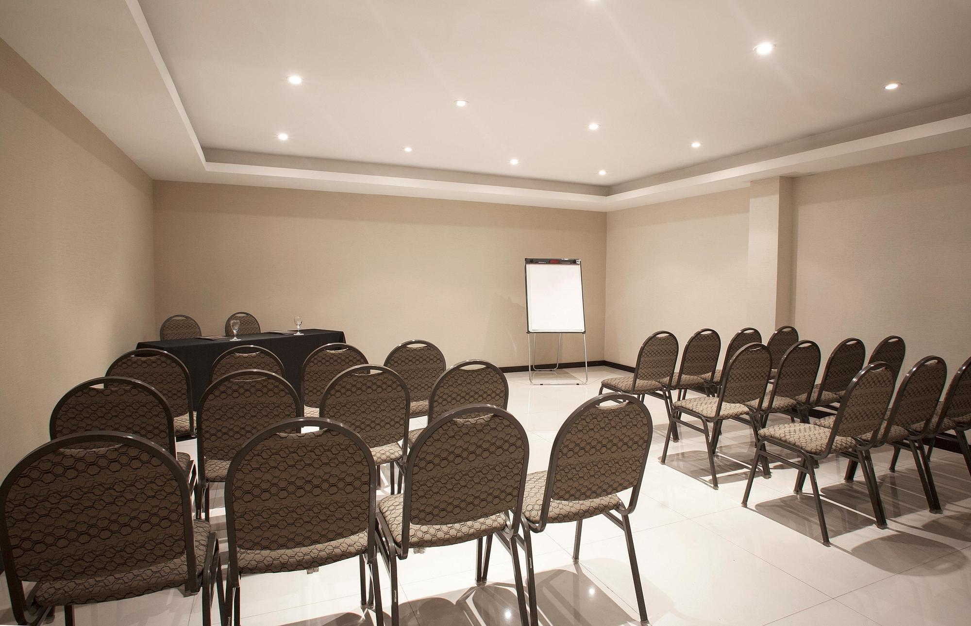 Hr Luxor Hotel Buenos Aires Exterior photo